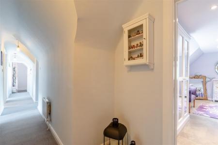 8645200-interior21.jpg