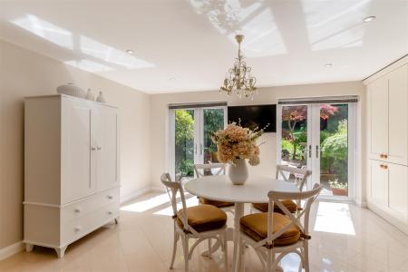 8645200-interior06.jpg