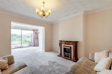 8649382-interior10.jpg