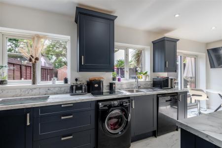 8650248-interior13.jpg