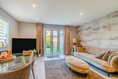 8652976-interior01.jpg