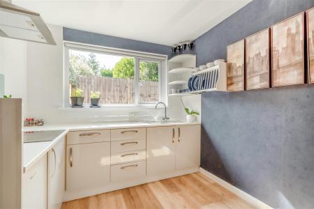8653238-interior18.jpg
