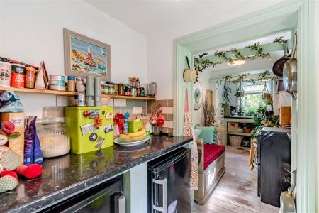 8654195-interior01.jpg