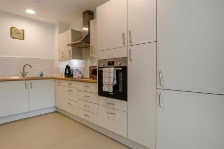 8658266-interior04.jpg