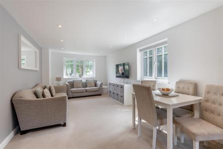 8659086-interior16.jpg