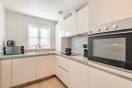 8660212-interior06.jpg