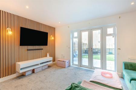 8660212-interior10.jpg