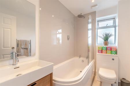 8660190-interior13.jpg