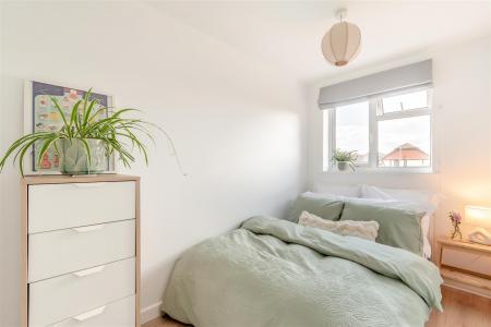 8660190-interior16.jpg