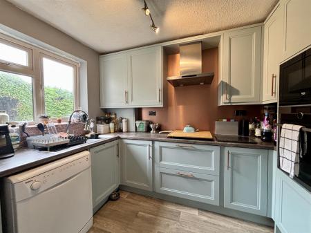 Kitchen 1.jpg