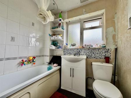 Main bathroom.jpg