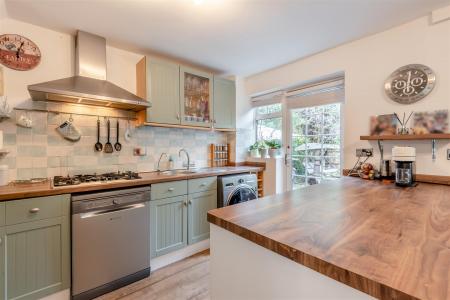 8660344-interior13.jpg