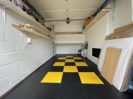 Baywell - 10 garage.jpg