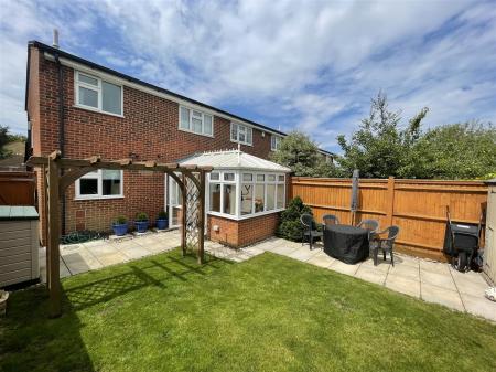 Baywell - 2 rear garden.jpeg