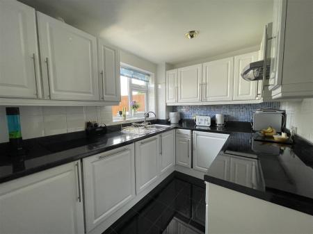 Baywell - 8 kitchen.jpeg
