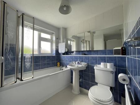 Baywell - 9 bathroom.jpeg