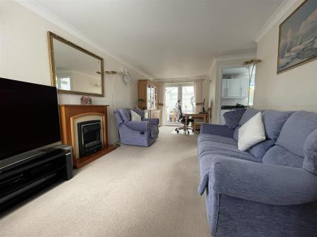 Baywell - 7 living room 1.jpeg