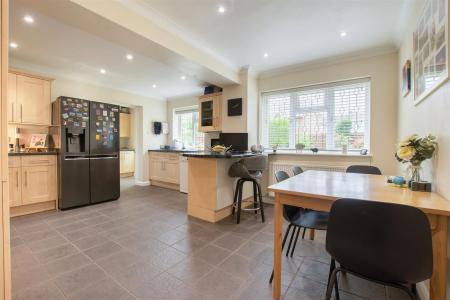 8663735-interior14.jpg