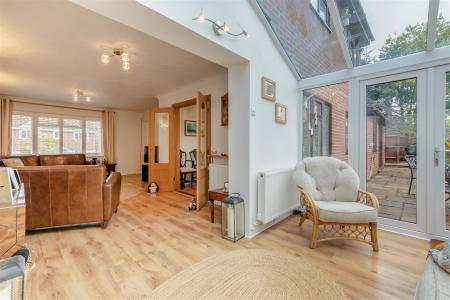8663735-interior04.jpg