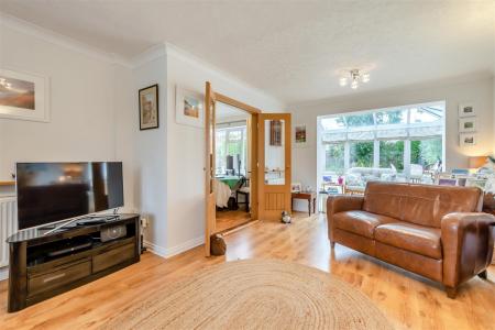 8663735-interior03.jpg