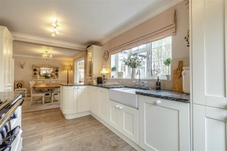 Kitchen/Dining Area