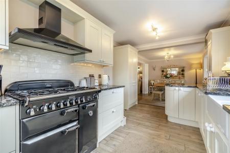 Kitchen/Dining Area