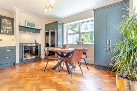 Kitchen/Sitting Area