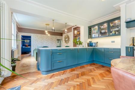 Kitchen/Sitting Area