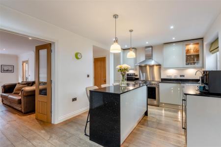 Kitchen/Dining Area