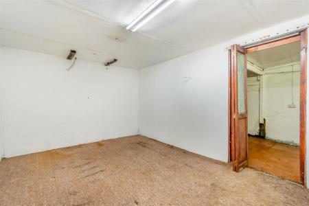 8578170-interior10.jpg