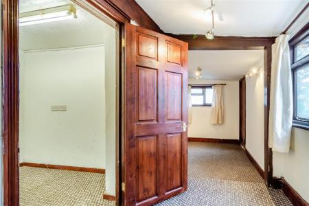 8578170-interior03.jpg