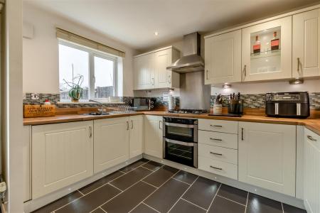 Kitchen/Dining Area