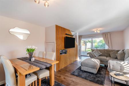 Lounge/Dining Room