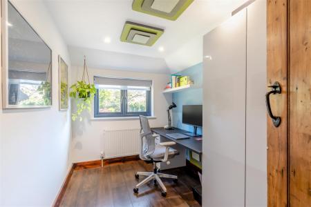 Bedroom/Office