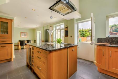 Kitchen/Dining Area