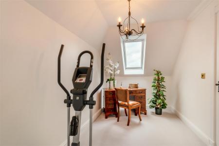 Bedroom 7/Study