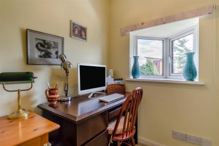 Bedroom 5/Study