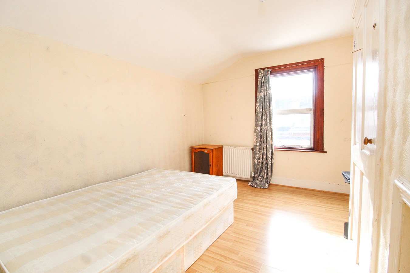 3 bedroom Terraced House for sale in FOREST GATE