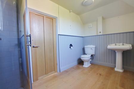EN SUITE