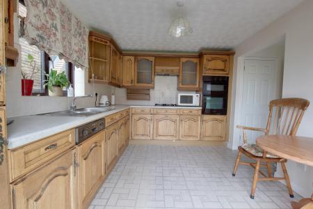 KITCHEN/BREAKFAST ROOM