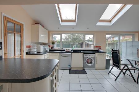 KITCHEN BREAKFAST ROOM