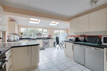 KITCHEN BREAKFAST ROOM