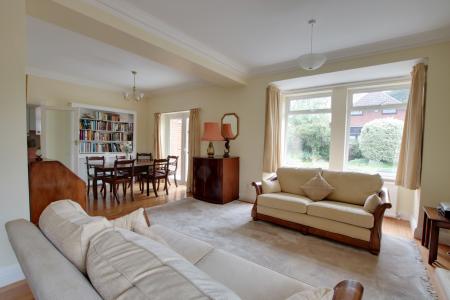 LOUNGE DINING ROOM