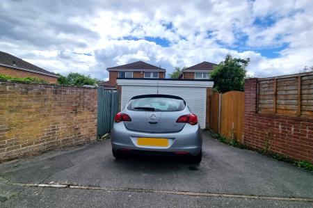 GARAGE/DRIVEWAY