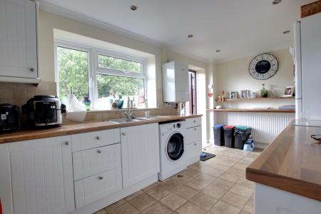 KITCHEN/BREAKFAST ROOM