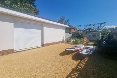 DRIVEWAY/GARAGE