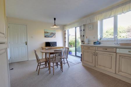 KITCHEN/BREAKFAST ROOM