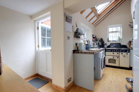 KITCHEN/BREAKFAST ROOM