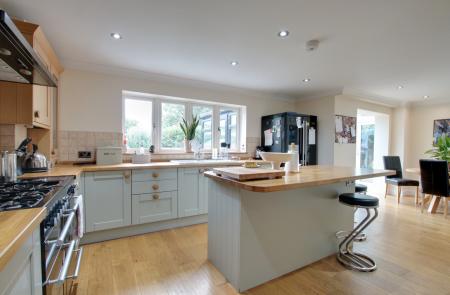 KITCHEN BREAKFAST ROOM