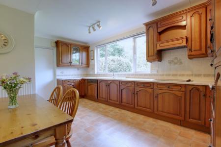 KITCHEN/BREAKFAST ROOM